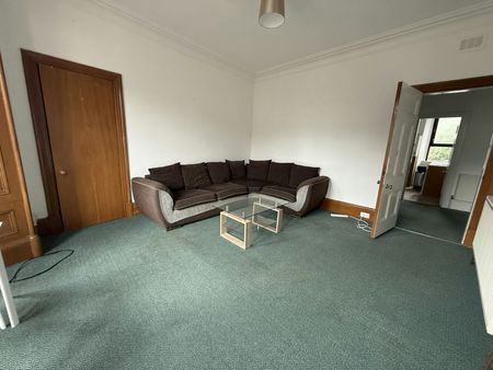Flat to rent on - Photo 2