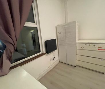 1 Bed Flat, Romford Road, E15 - Photo 1