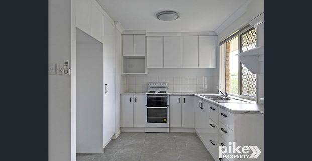 3 Bedroom Home - Side Access with Fully Fenced Yard - Photo 1