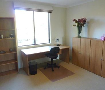 Kingston Convenience Fully Furnished! - Photo 2