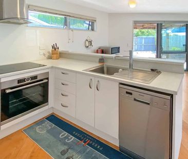 UPPER RICCARTON - TWO BEDROOM STAND-A-LONE REAR TOWNHOUSE - Photo 4