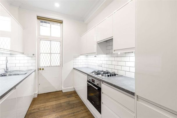 A bright and spacious 3 bedroom apartment situated near Marylebone High Street. - Photo 1