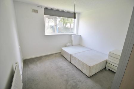 3 bedroom ground floor flat to rent - Photo 4