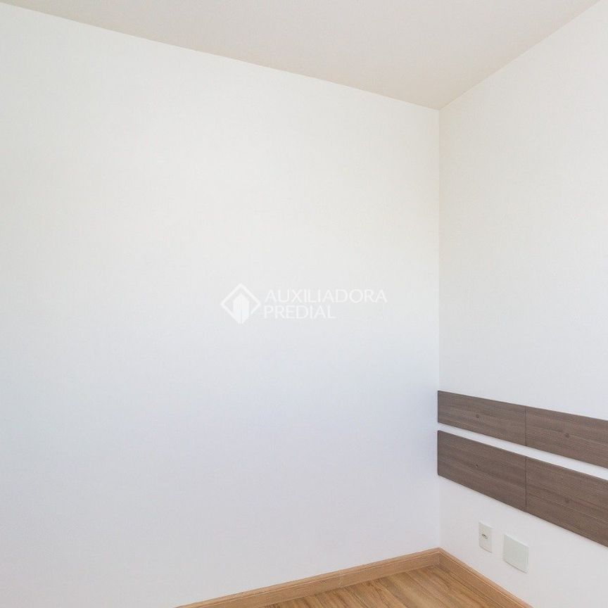 Apartamento com 3 quartos e 50m² para alugar em Passo da Areia, Porto Alegre. - Photo 1