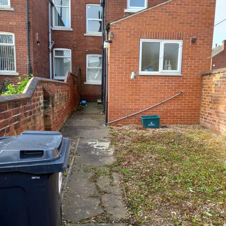 1 bedroom ground floor flat to rent - Photo 2