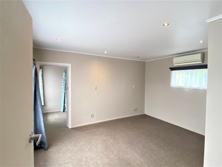 Spacious Tidy Home - Photo 3