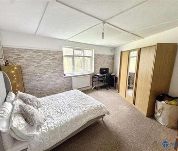 Westminster Close, London, IG6 - Photo 4