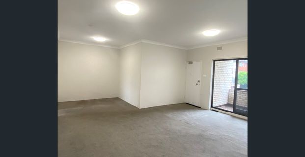 Light Filled Apartment with Lock Up Garage - Photo 1