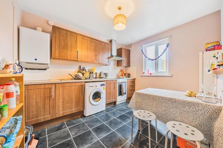 3 bedroom flat to rent - Photo 5