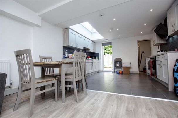 6 bedroom house to rent - Photo 1