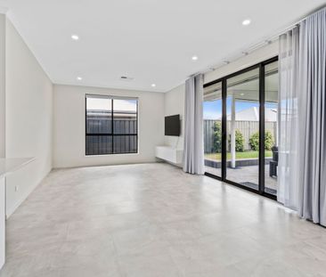 Delightfully comfortable home - Photo 1