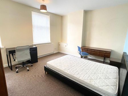 4 bedroom terraced house to rent - Photo 4