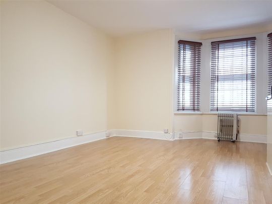 Chertsey Bridge Road, Chertsey - Photo 1