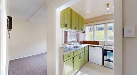 Spacious Family Home - Photo 3