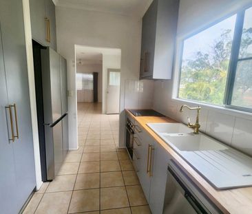 LUXURY, SPACE AND VERSATILITY - YOUR DREAM HOME AWAITS! - Photo 2