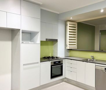 ONE BEDROOM WITH PARKING IN ULTIMO - Photo 2