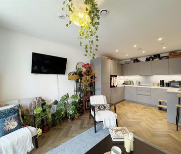 3 bedroom flat to rent - Photo 4