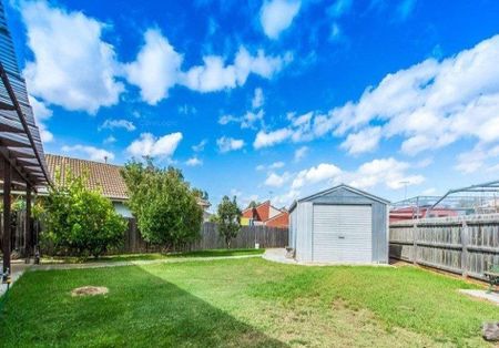 FAMILY HOME IN QUIET COURT - Photo 4