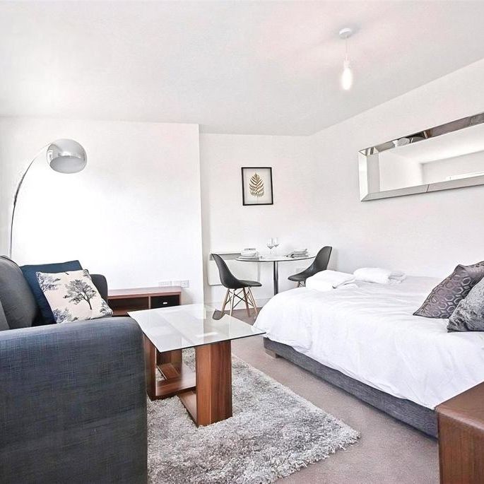 Studio to rent - Photo 1