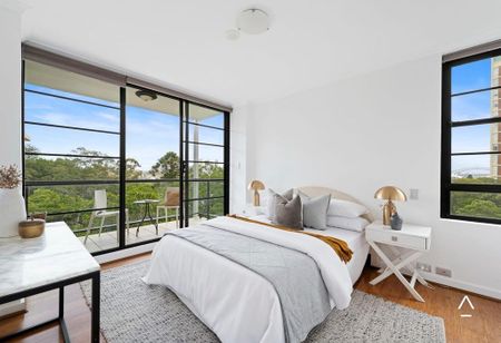 Light-Filled Apartment Living in Prestigious Harbour-Side Setting - Photo 4