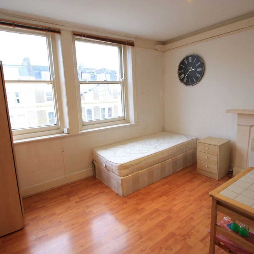 Studio Flat, Penywern Road, SW5 - Photo 1