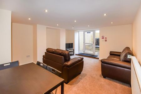 Room 3 , 219 Cutler Heights Lane, Bradford, West Yorkshire - Photo 4