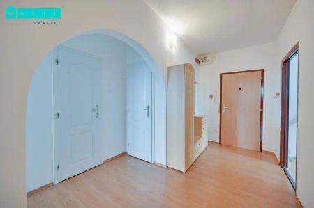 Pronájem prostorného bytu 3+1 se dvěma koupelnami a lodžií | Rožňavská, Olomouc - Photo 5