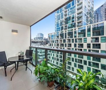 Modern and stylish 1-bedroom apartment - Photo 3