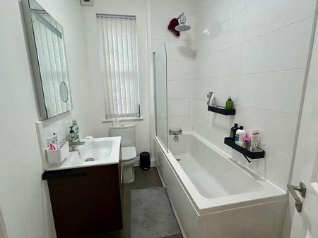 White Lion Apartments, Banbury Town Centre, OX16 - Photo 5