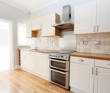 4 bedroom terraced house to rent - Photo 5