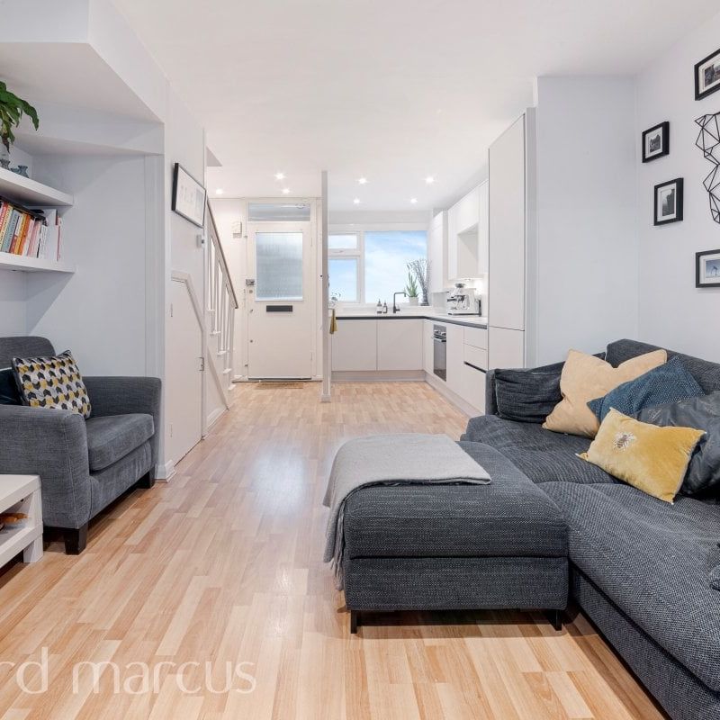 Alberta Estate - Photo 1