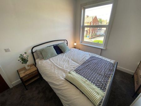 1 bedroom in a house share to rent - Photo 2
