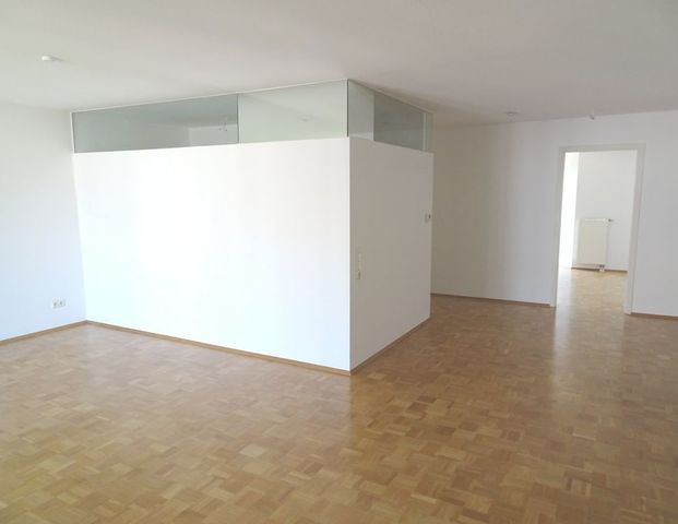 Lichtdurchflutete 3-Zimmer-Wohnung mit 2 Balkonen, TG-Stellplatz und Aufzug - Photo 1