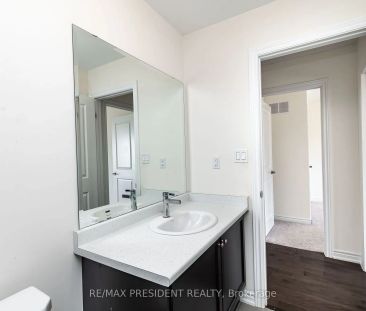 Condo Townhouse For Lease | W9244604 - Photo 2