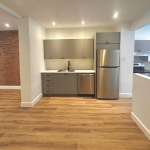 Desirable Mile End Location. Newly Renovated Large 2+ Bedroom - Photo 2