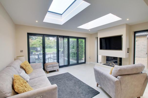 4 bedroom detached house to rent - Photo 1