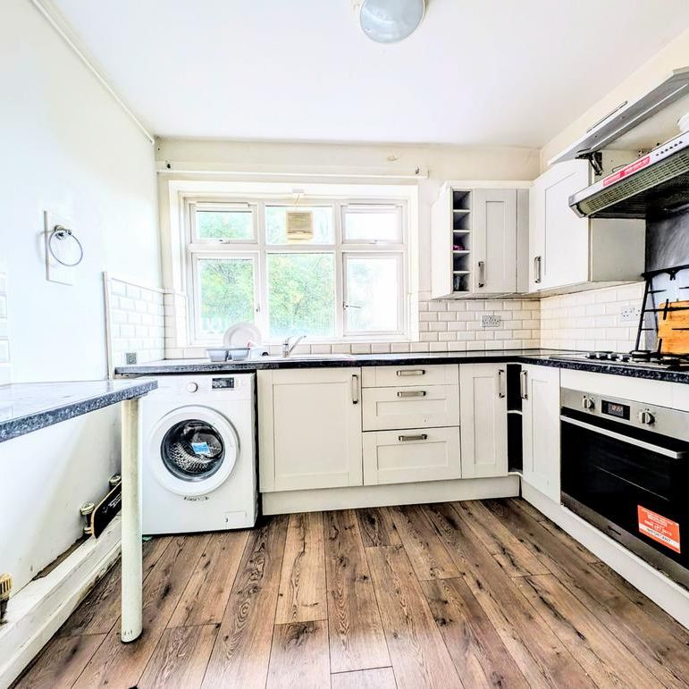 3 bedroom flat to rent - Photo 1