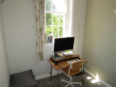 2 bed Terraced - To Let - Photo 4