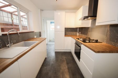 5 bedroom terraced house to rent - Photo 5