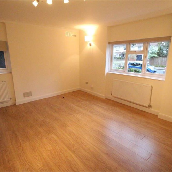 Lodge Close, HA8 7RL, Edgware - Photo 1