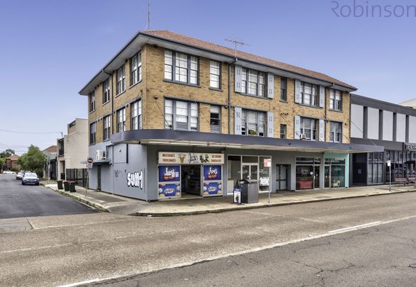 Spacious unit, close to popular Beaumont Street cafe/retail strip. - Photo 1