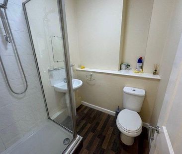 Semi detached house to rent - Photo 5