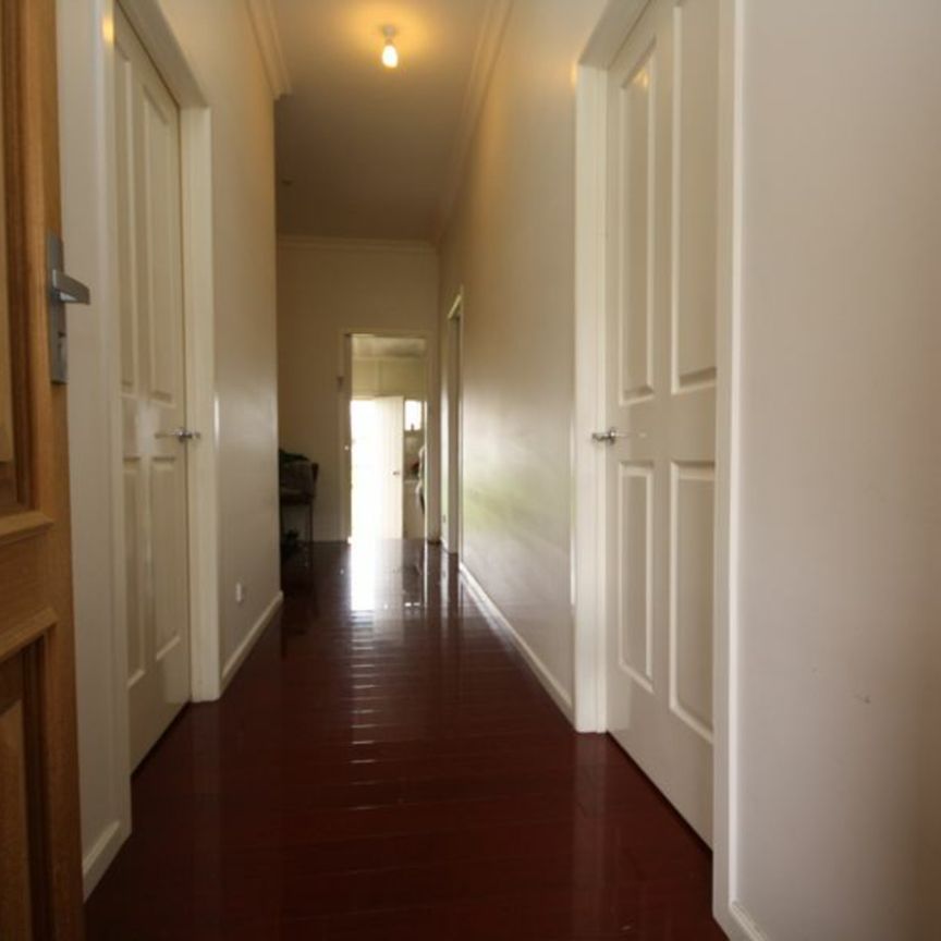 SPRINGVALE CENTRAL (MEL 79 H9) - Photo 2