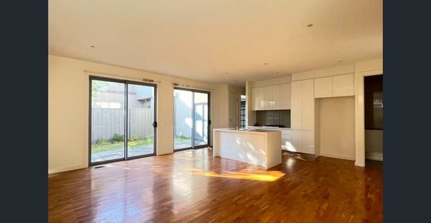 Modern Townhouse in Camberwell High School Zone - Photo 1