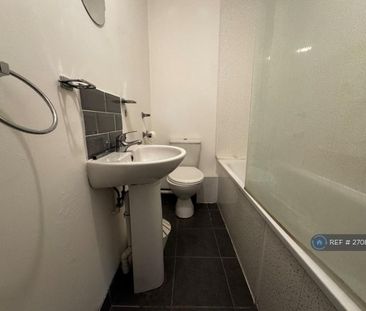 4 bedroom flat to rent - Photo 4