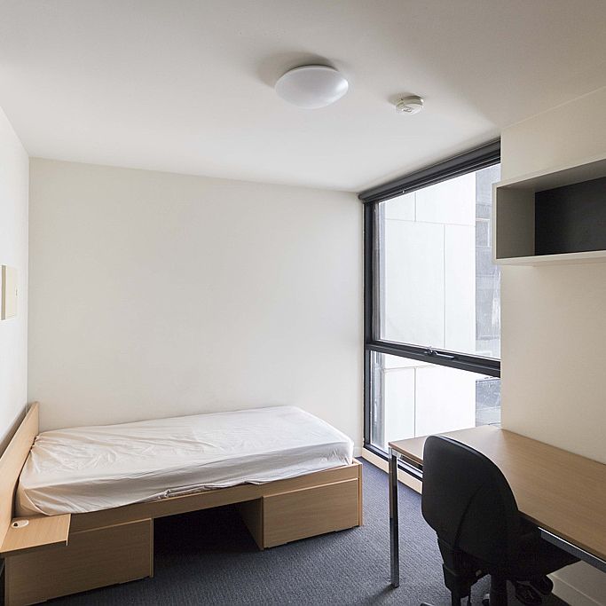 Furnished Stylish Studio Apartment - Photo 1