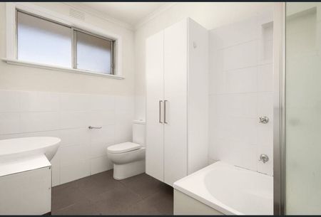 Located within walking distance to Monash Uni - Photo 3