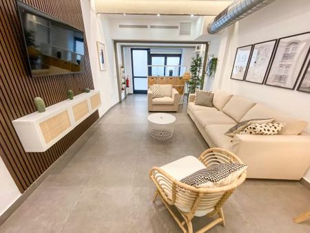 Calle Pelay Correa, Sevilla, Andalusia 41010 - Photo 4