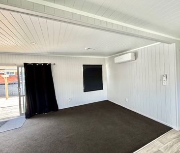 8A Lynmore Drive, Hill Park, Auckland - Photo 6