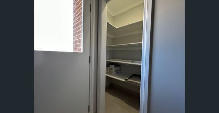 New Four Bedroom Home in Murray Park Estate!! 6 kw Solar System Saving Costs $$ - Photo 4